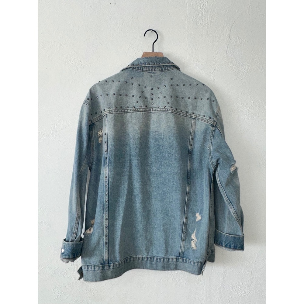 Free People Studded Distressed Oversized Denim Trucker Jacket Light Wash Medium - Picture 6 of 6